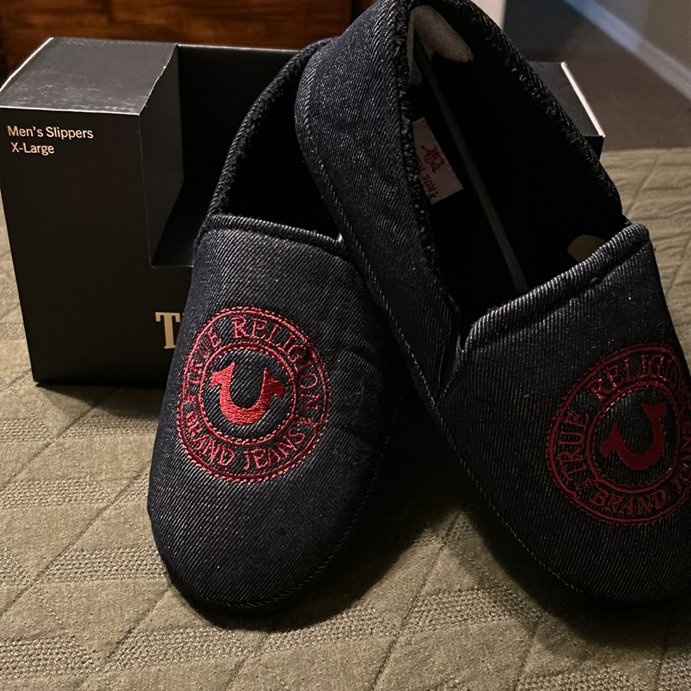 NWT True Religion Slippers